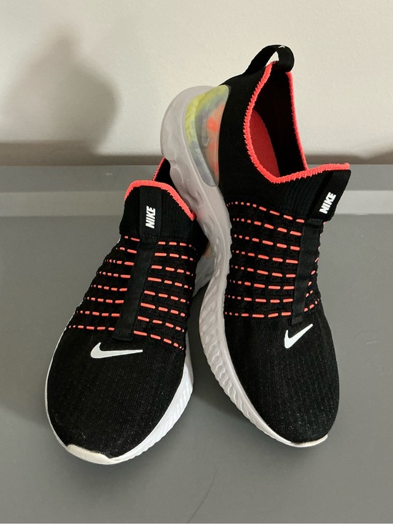 Nike Shoes - Nike react